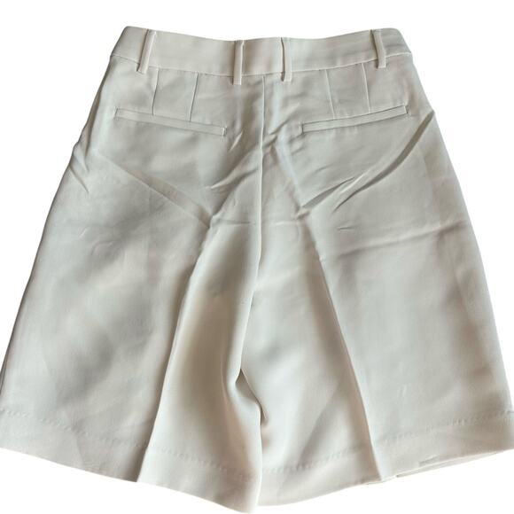 Banana Republic Off White, Pleated, Bermuda Shorts- 6 - Picture 2 of 9